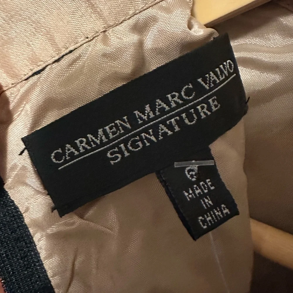 Carmen Marc Valvo Black Lace High-Neck Blouse. Full zip back - Picture 3 of 3